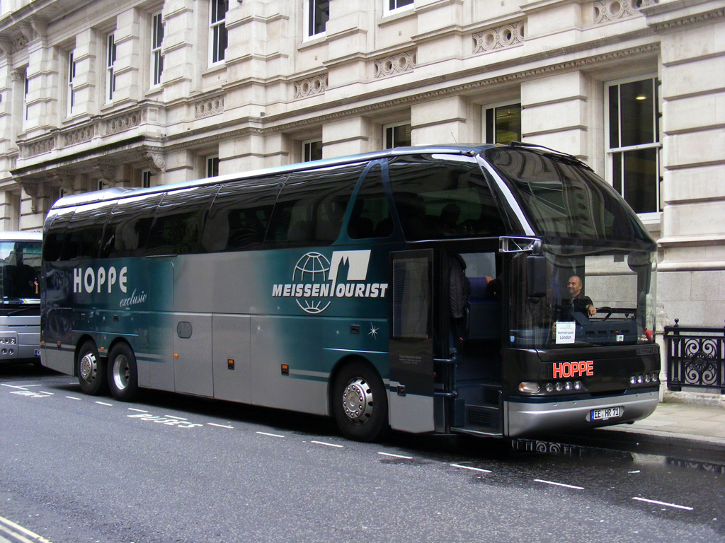 Bad Liebenwerda, Neoplan N516/3SHDHC Starliner # EE-HR 71