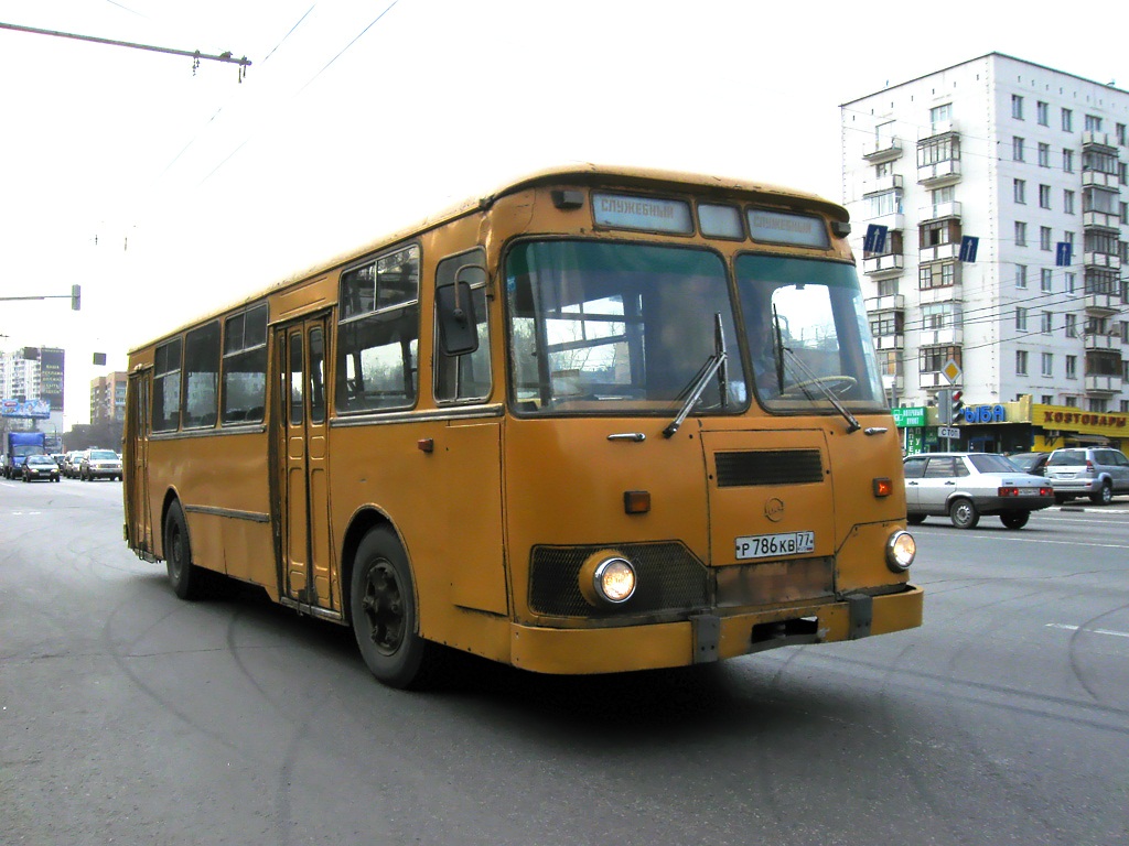 Moscow, LiAZ-677М nr. Р 786 КВ 77