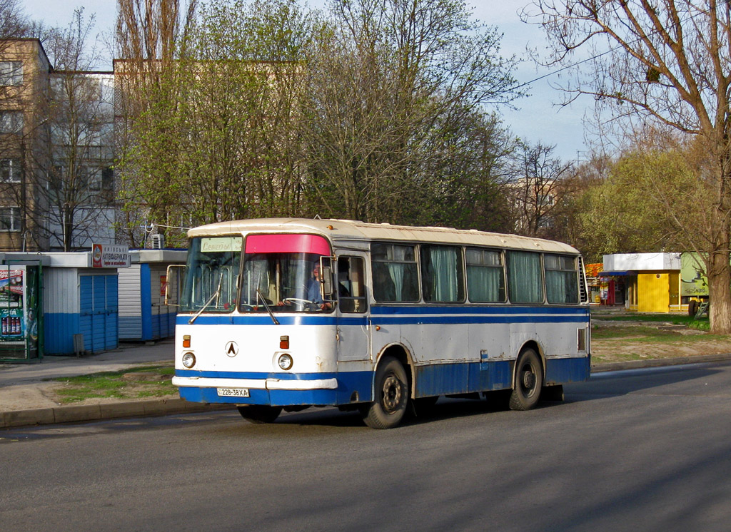Kharkiv, LAZ-695НГ # 228-38 ХА