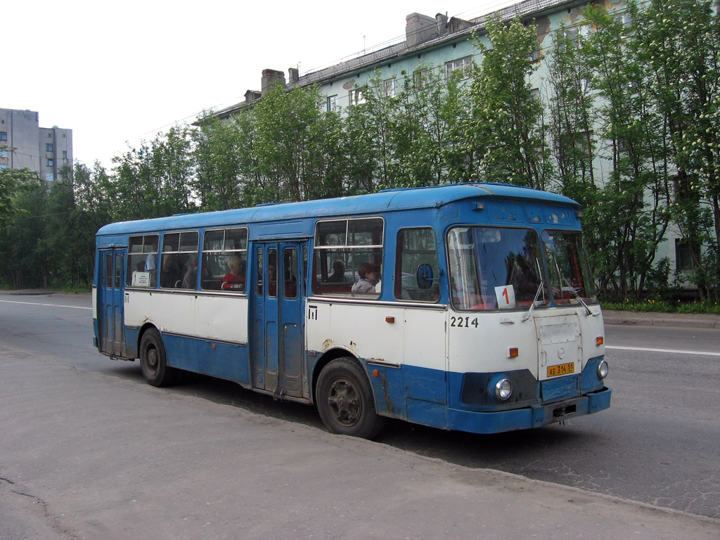 Murmansk, LiAZ-677М nr. 2214