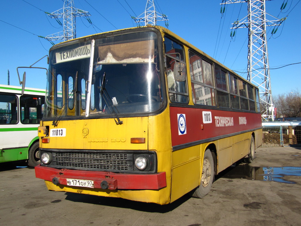 Moskau, Ikarus 260 (280) Nr. 11013