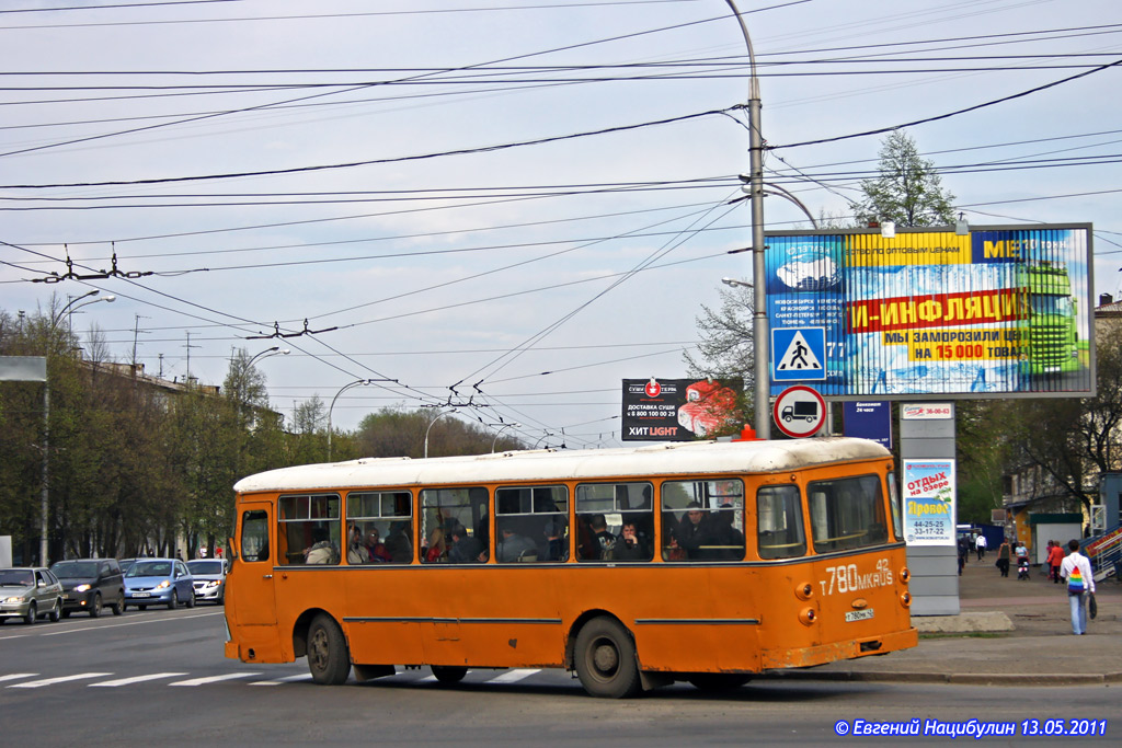 Kemerovo, LiAZ-677М č. Т 780 МК 42