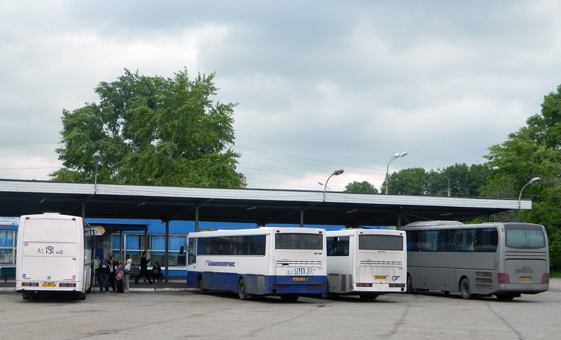 Ufa, MAN R07 Lion's Coach RHC414 No. ЕМ 687 02; Kumertau, NefAZ-5299-17-32 (5299CM) No. ЕЕ 131 02; Ufa, NefAZ-5299-10-08 (5299U0) No. ВМ 910 02; Sterlitamak — road service station
