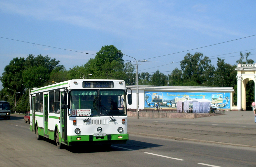Novokuznetsk, LiAZ-5256.40 # Х 395 ХС 42