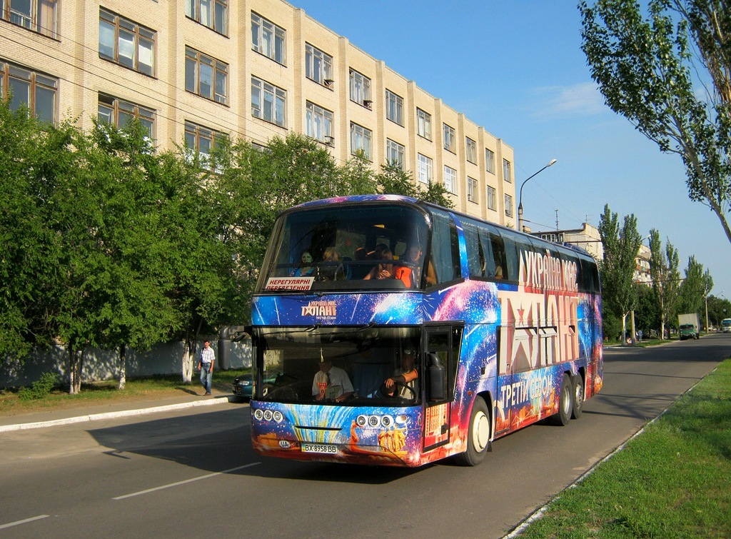 Khmelnitsky, Neoplan N117/3 Loungeliner # ВХ 8958 ВВ
