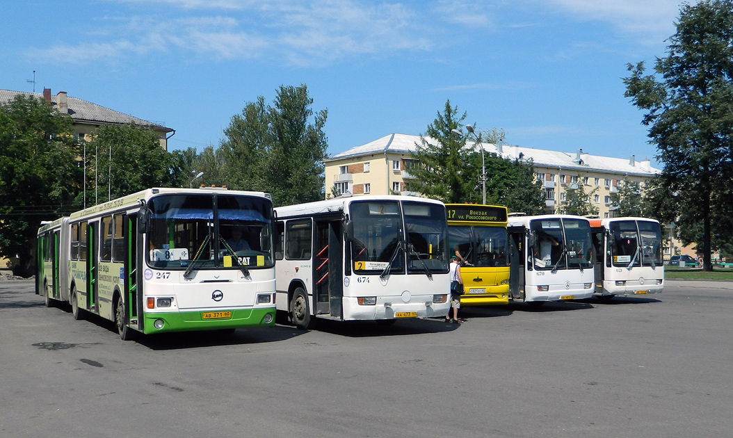 Pskov, LiAZ-6212.00 nr. 247; Pskov, Mercedes-Benz O345 G nr. 674; Pskov — Final stops