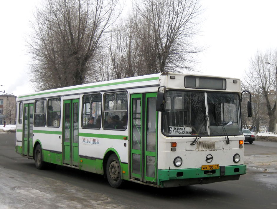 Novomoskovsk, LiAZ-5256.35 nr. АО 706 71