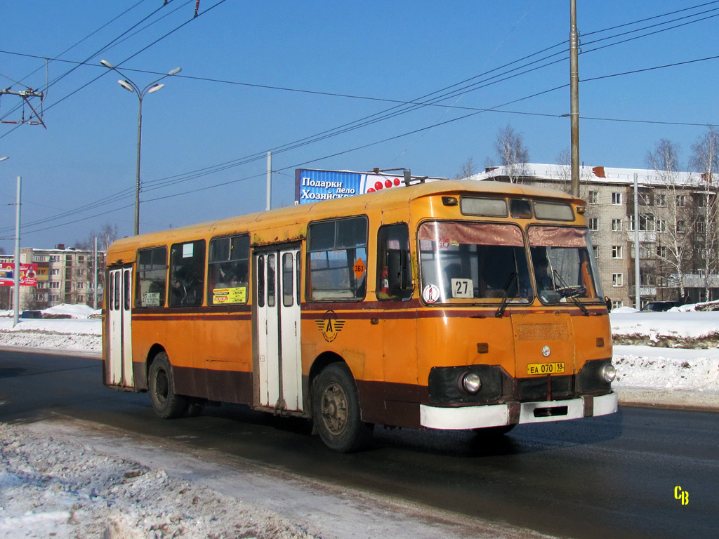 Izhevsk, LiAZ-677М č. ЕА 070 18