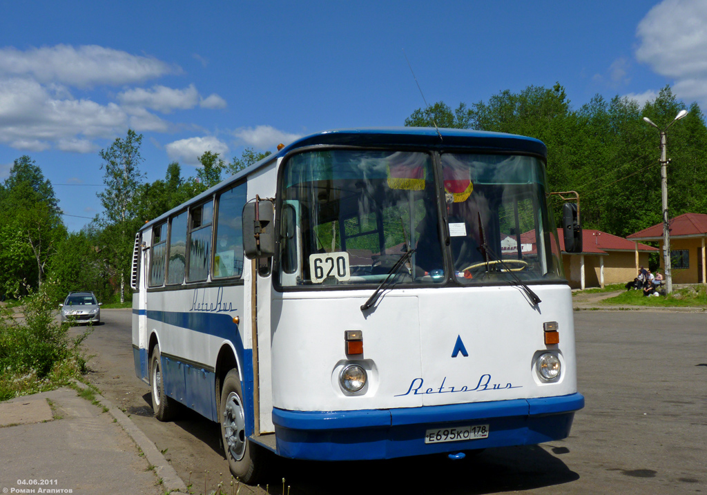 Petrohrad, LAZ-695Н č. Е 695 КО 178