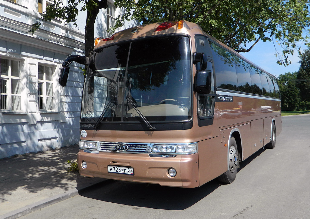 Pskov, Kia Granbird # Н 723 ЕР 60