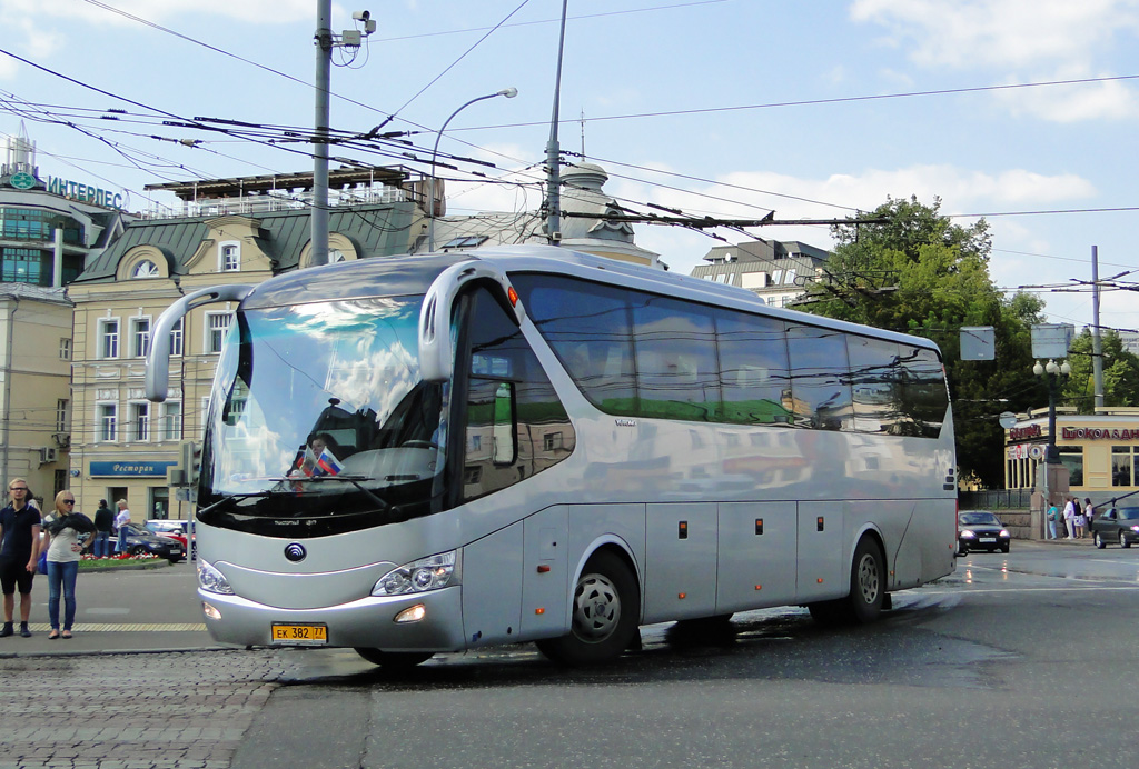 Moscow, Yutong ZK6129H # ЕК 382 77