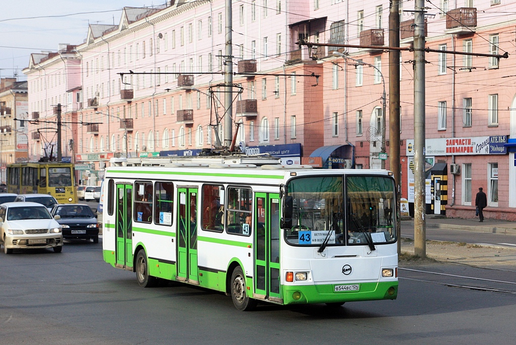 Krasnoyarsk, LiAZ-5256.26 č. В 544 ВС 124
