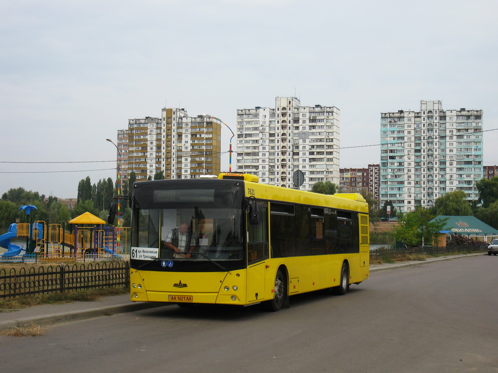 Киев, МАЗ-203.065 № 7621