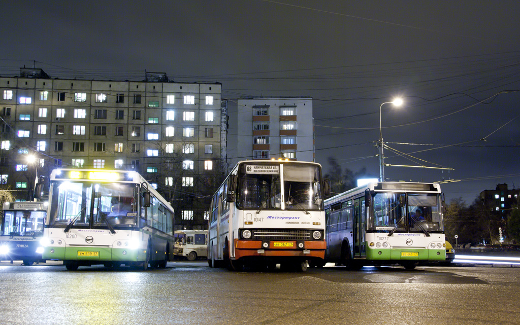 Moscow, LiAZ-5292.21 # 10200; Moscow, Ikarus 280.33M # 10147; Moscow, LiAZ-5292.20 # 10277