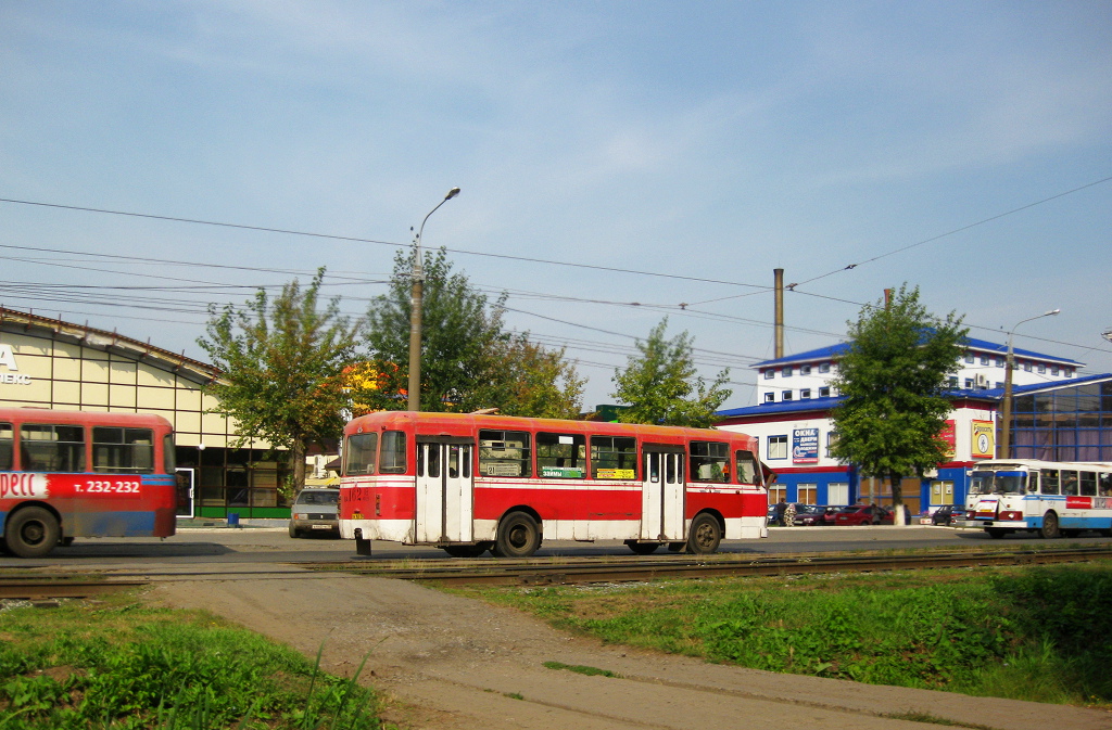 Izhevsk, LiAZ-677М č. ЕА 162 18