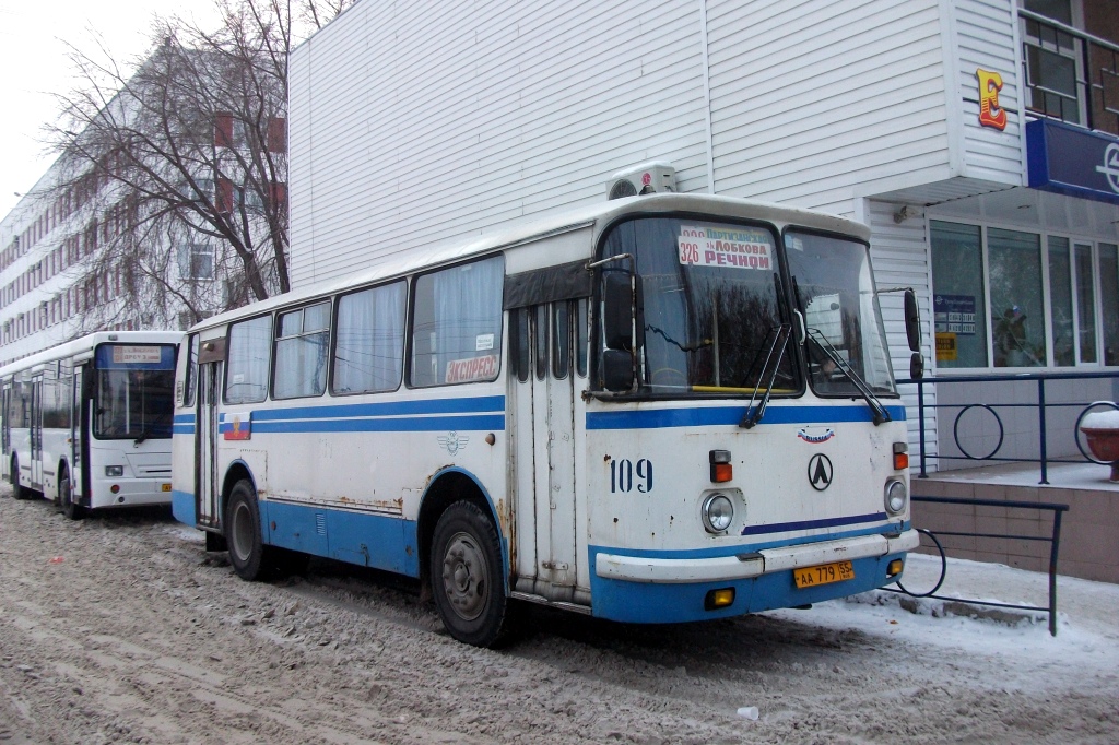 Omsk, LAZ-695Т # 109