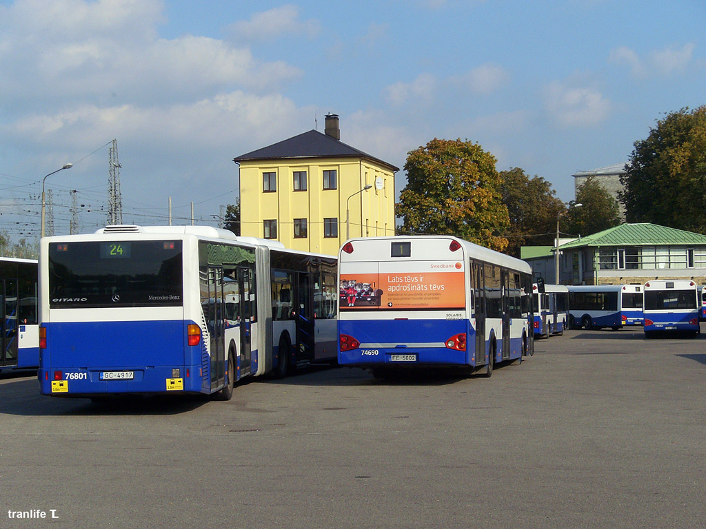 Riga, Solaris Urbino II 12 č. 74690; Riga, Mercedes-Benz O530 Citaro G č. 76801