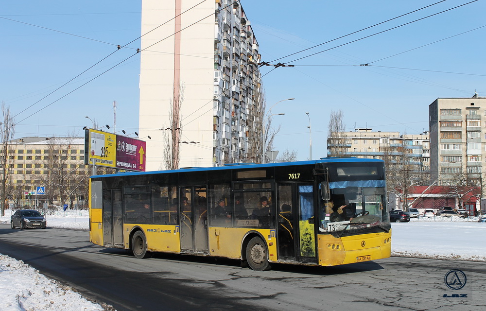 Kyjev, LAZ A183D1 č. 7617