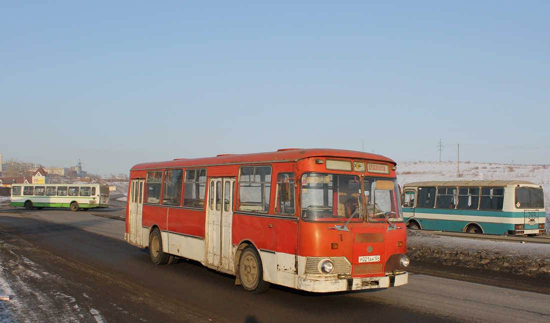 Krasnoyarsk, LiAZ-677М č. Р 021 АН 124
