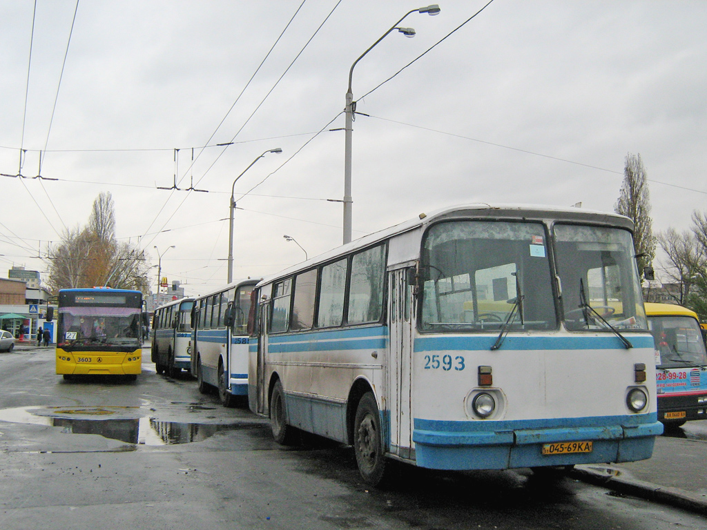 Kyjev, LAZ-695Н č. 2593