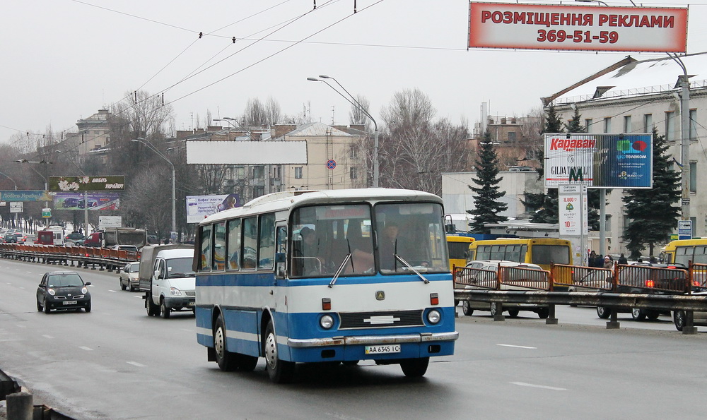 Kyiv, LAZ-697Р č. АА 6345 ІС