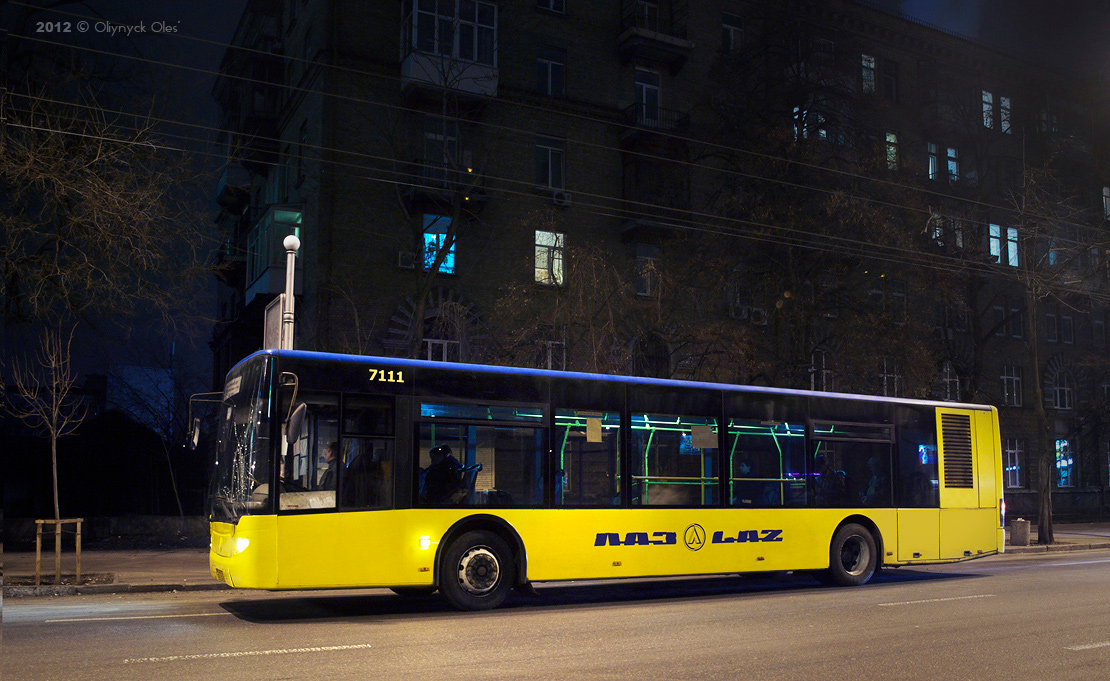 Kyjev, LAZ A183D1 č. 7111