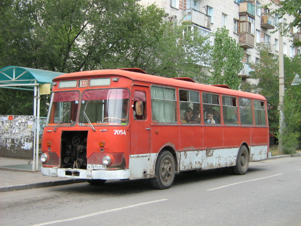 Volgograd, LiAZ-677М # 7054