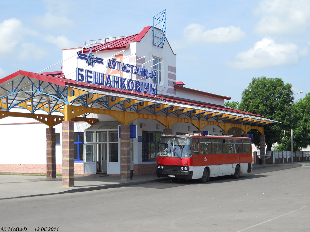 Vitebsk, Ikarus 256.** No. 033227; Bus terminals, bus stations, bus ticket office, bus shelters; Beshenkovichi — Miscellaneous photos