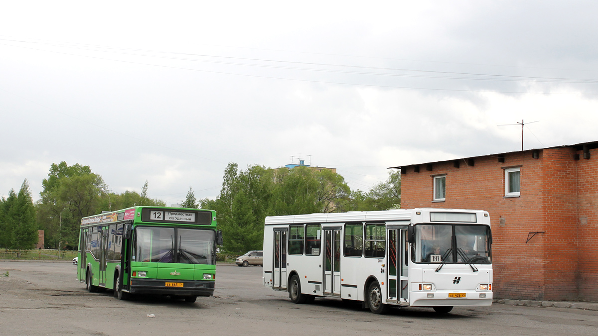 Krasnoyarsk, MAZ-103.075 č. ЕВ 665 24; Zheleznogorsk (Krasnoyarskiy krai), Neman-5201 č. АЕ 426 24