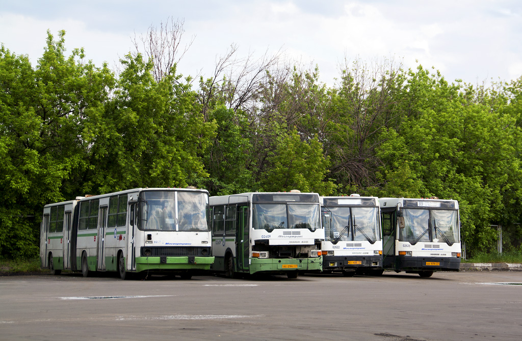 Moscow, Ikarus 280.33M nr. 02635; Moscow, Ikarus 435.17 nr. 02609; Moscow, Ikarus 435.17A nr. 02622; Moscow, Ikarus 435.17A nr. 02626; Moscow — Bus depots