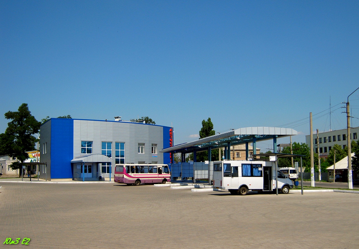 Bus terminals, bus stations, bus ticket office, bus shelters; Lisichansk — Miscellaneous photos