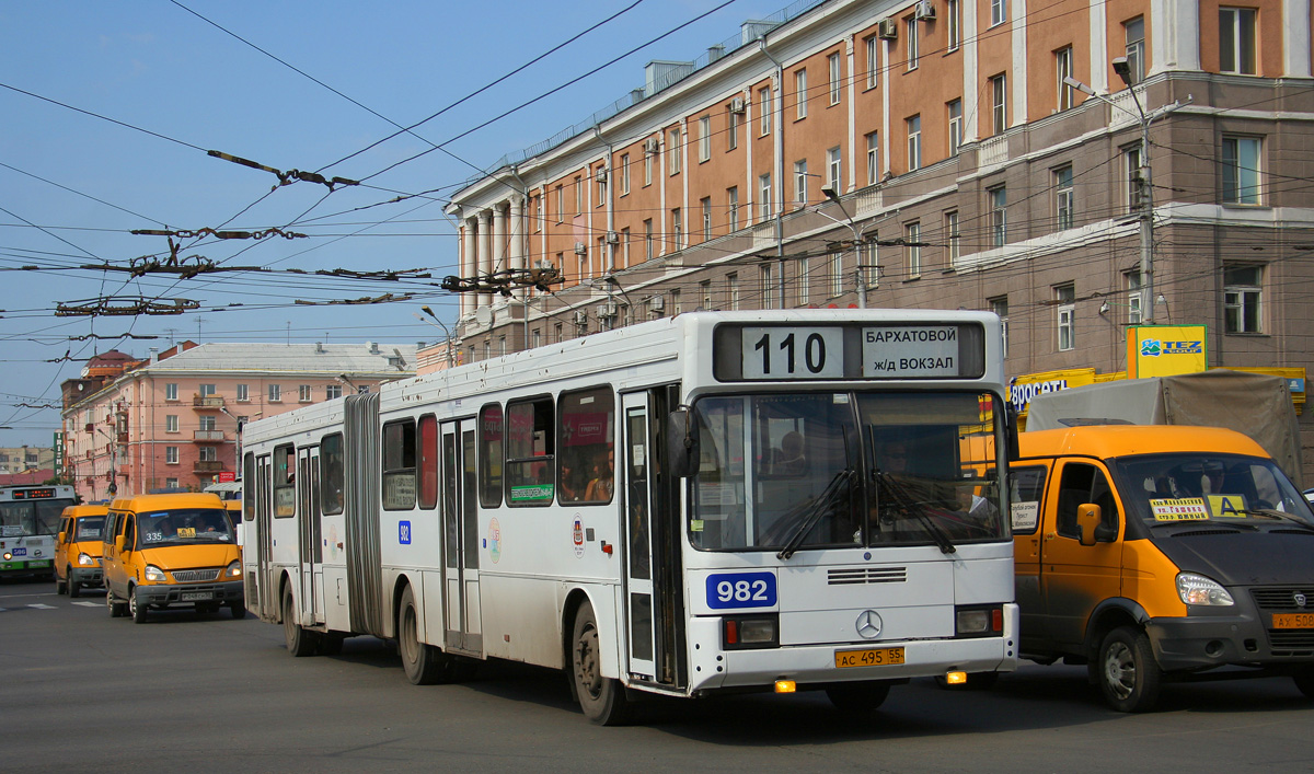 Omsk, GolAZ-АКА-6226 № 982