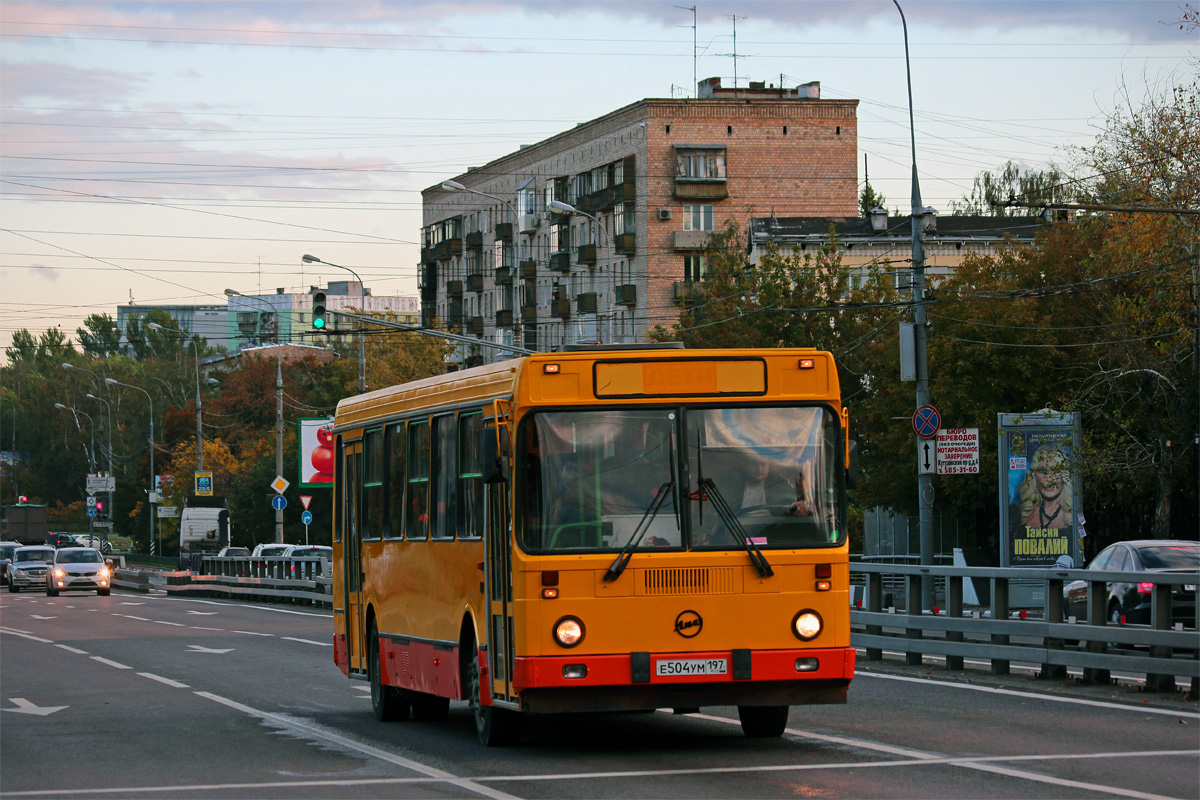 Moscow, LiAZ-5256.25-11 # Е 504 УМ 197