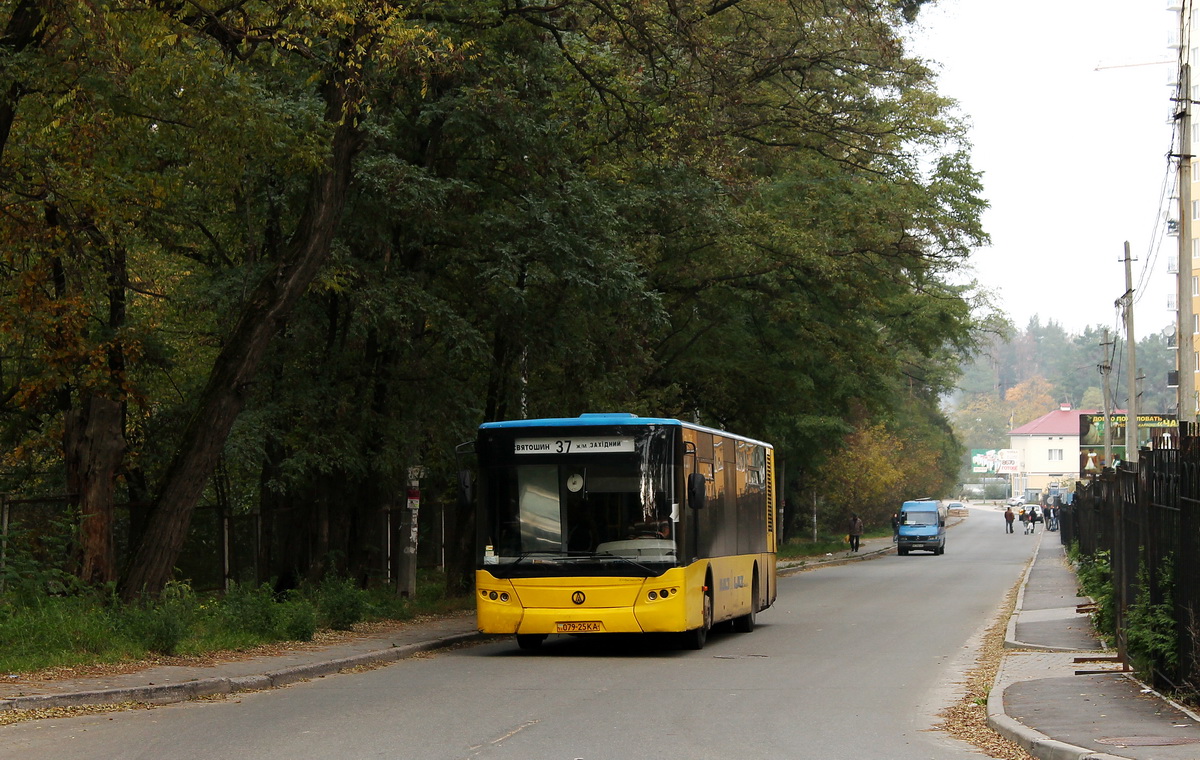 Kyjev, LAZ A183D1 č. 7545