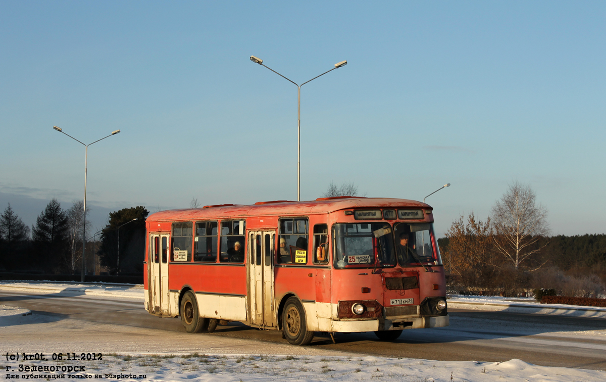 Zelenogorsk, LiAZ-677М # Н 713 КМ 24