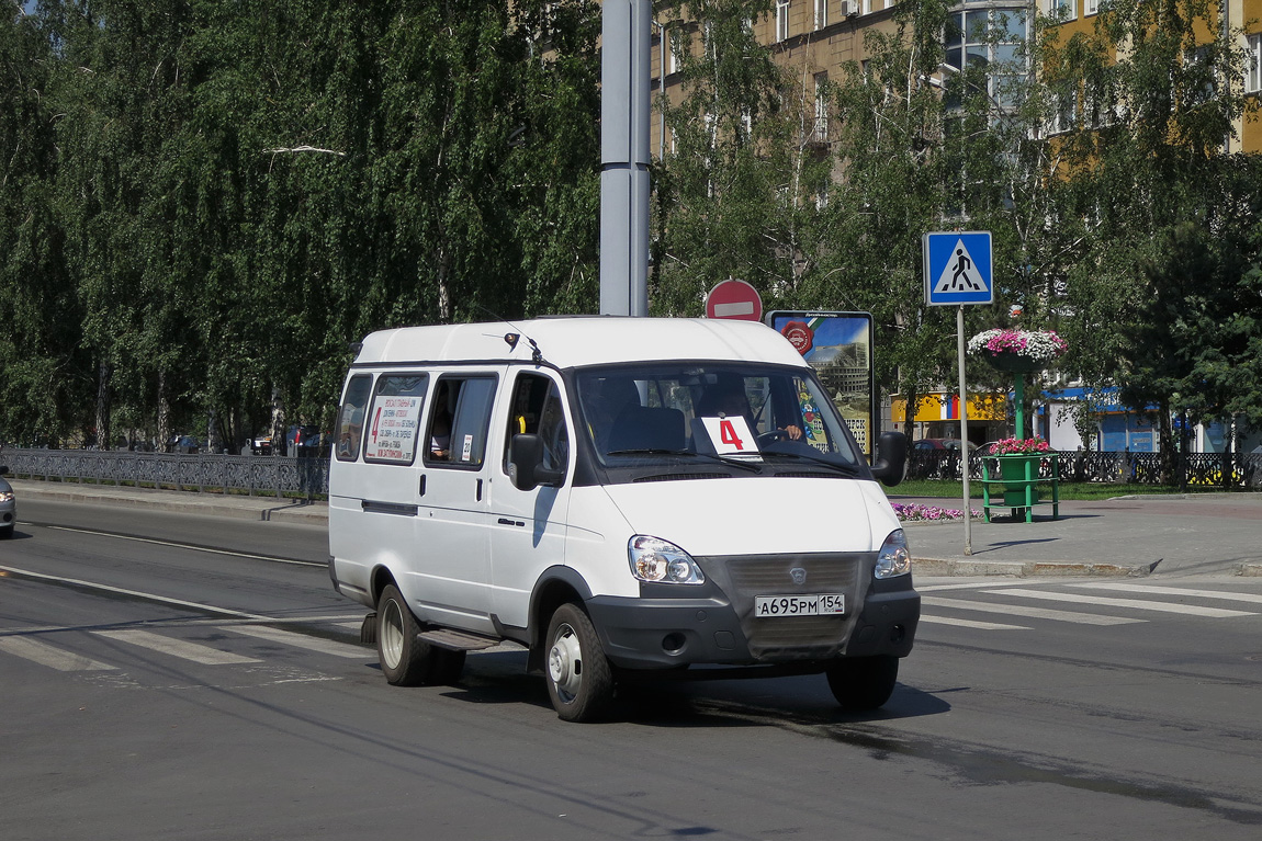 Novosibirsk, GAZ-322132 Nr. А 695 РМ 154