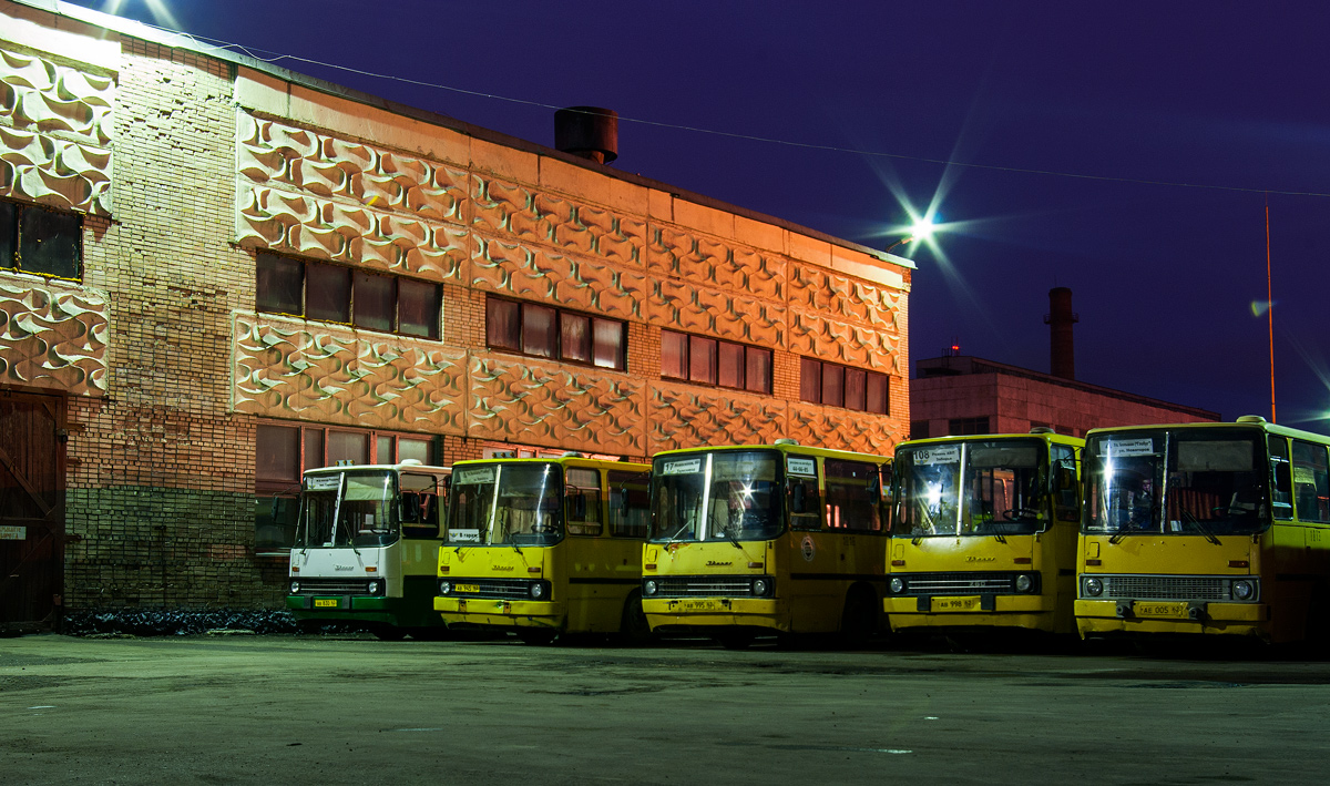 Ryazan, Ikarus 280.03 č. 0502; Ryazan, Ikarus 280.03 č. 1035; Ryazan, Ikarus 280.02 č. 1016; Ryazan, Ikarus 260.43 č. 1104; Ryazan, Ikarus 280.02 č. 1013; Ryazan — Bus fleets, terminal stations and rings