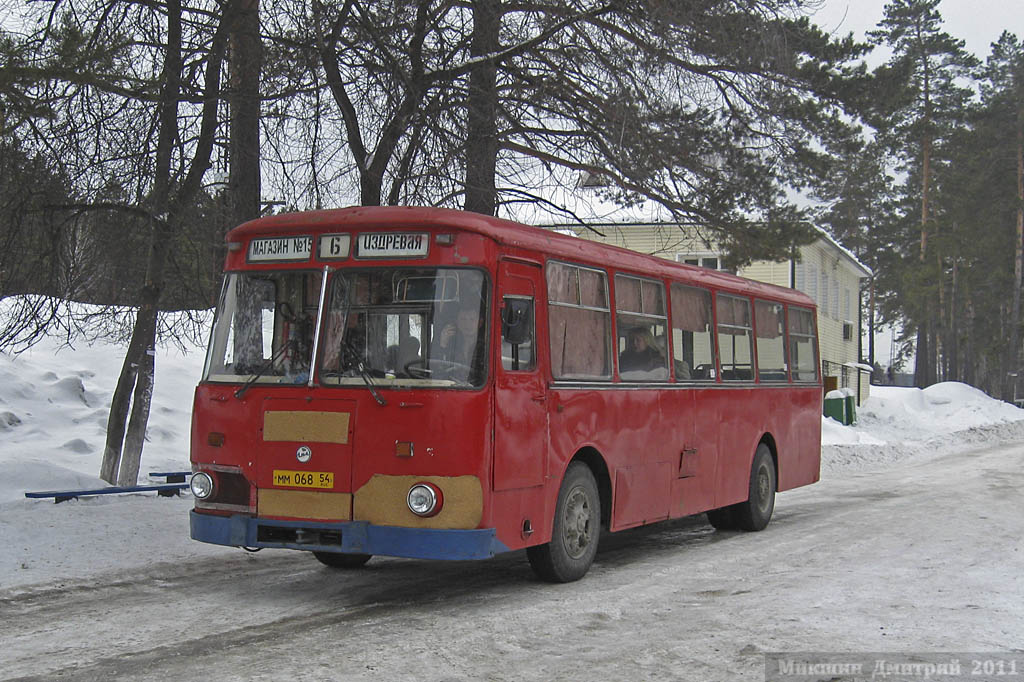 Novosibirsk, LiAZ-677М No. 4121