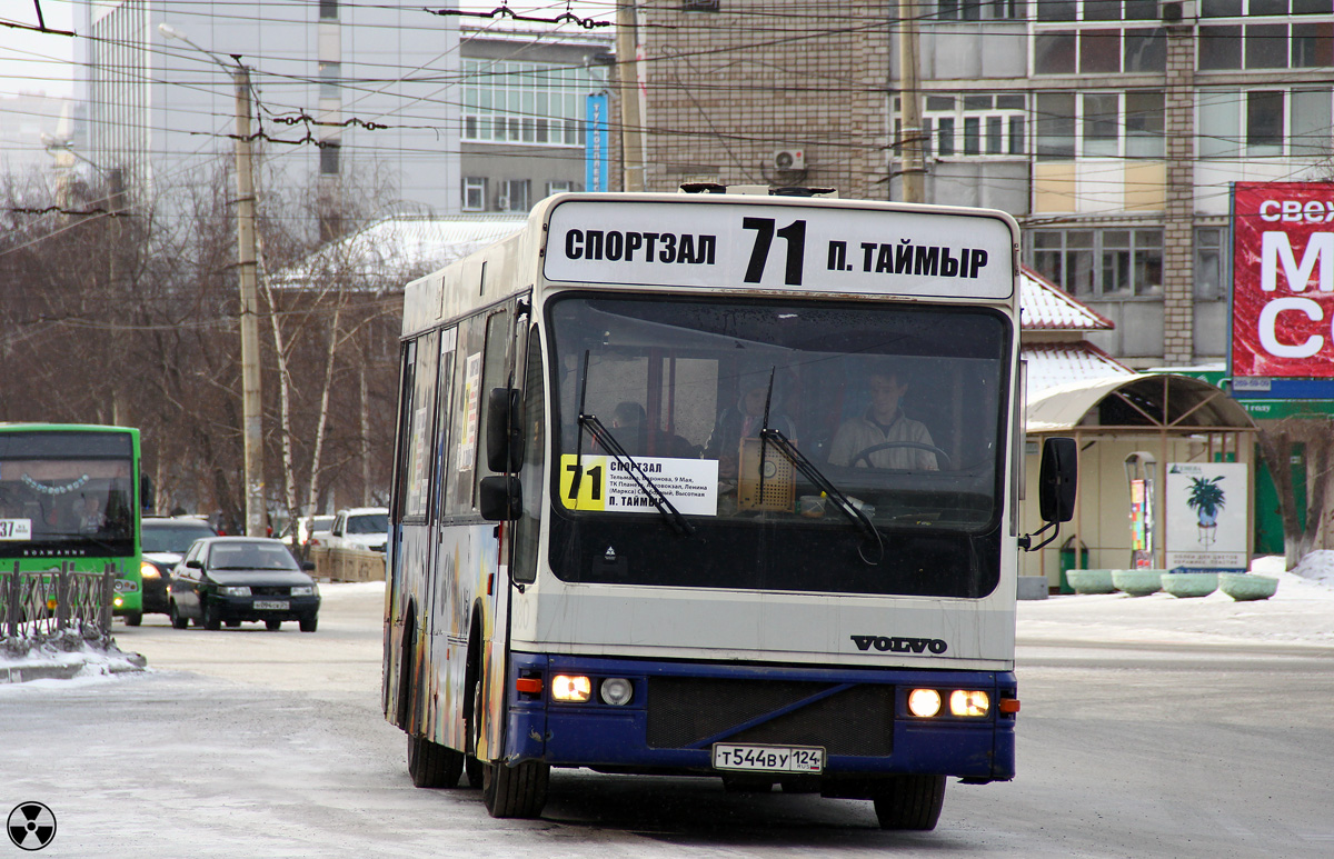 Krasnoyarsk, Hainje ST2000 # Т 544 ВУ 124