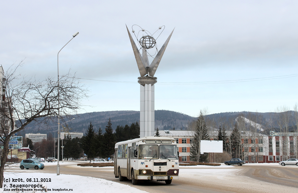 Zelenogorsk, LiAZ-677М # Е 621 КМ 24