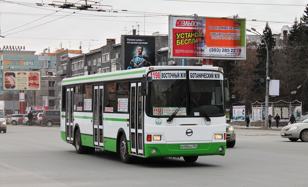 Новосибирск, ЛиАЗ-5256.36 № В 490 ХО 154