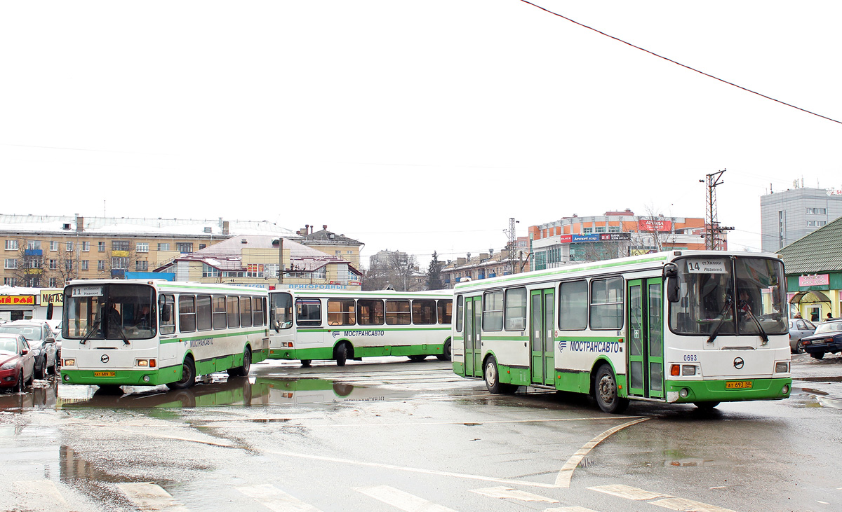 Khimki, LiAZ-5256.25 č. 0689; Khimki, LiAZ-5256.25 č. 0693; Khimki — The final station and the ring