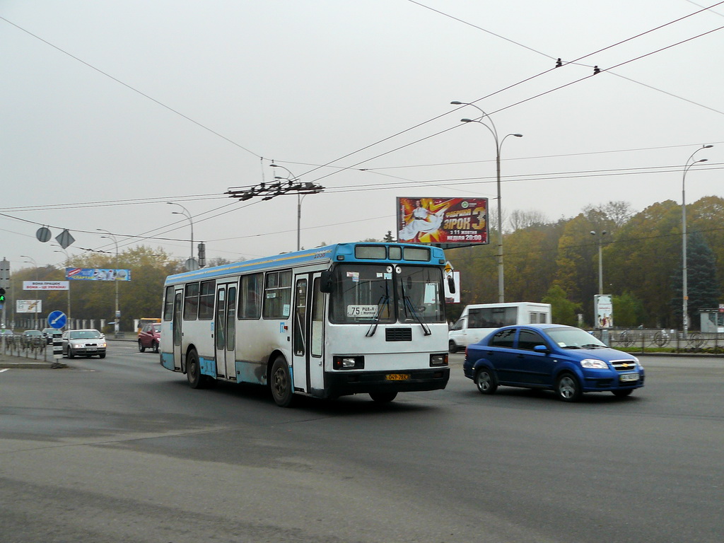 Kyiv, LAZ-52528 No. 1338
