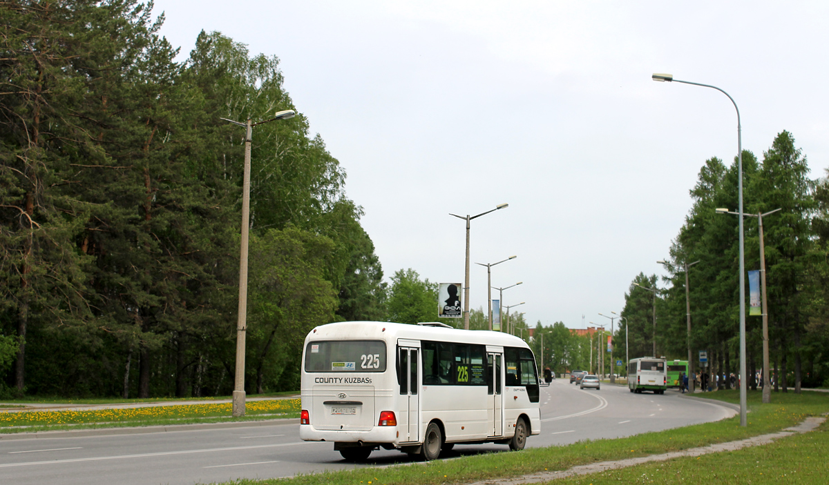 Novosibirsk, Hyundai County Kuzbass # Р 206 ТЕ 154