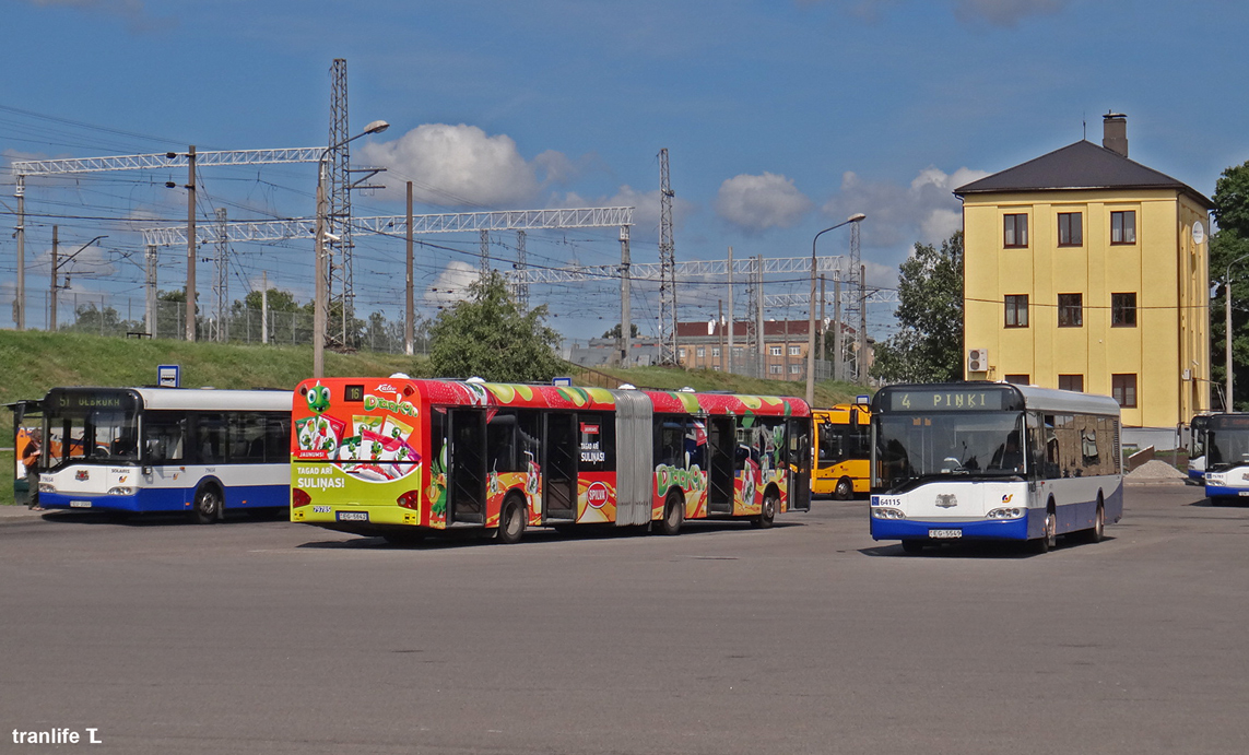 Riga, Solaris Urbino I 18 č. 79785; Riga, Solaris Urbino I 12 č. 64115