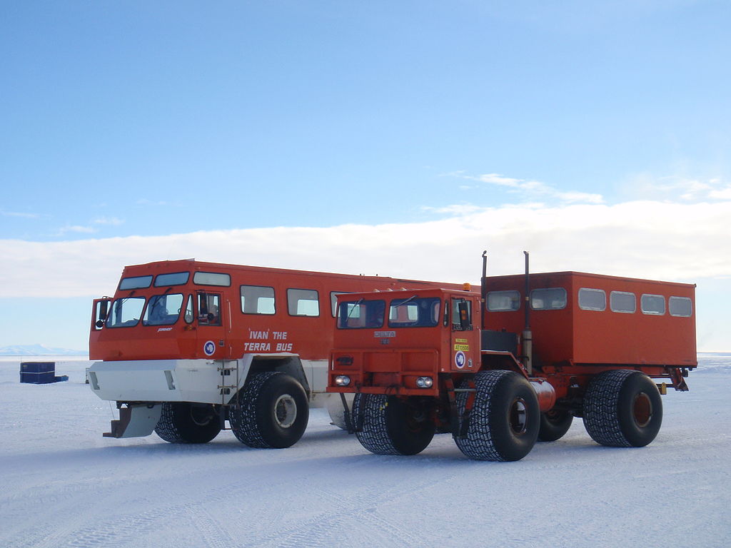Antarktis, Foremost Terra Bus Nr. 96-41045; Antarktis, Foremost Delta Two Nr. AT13508