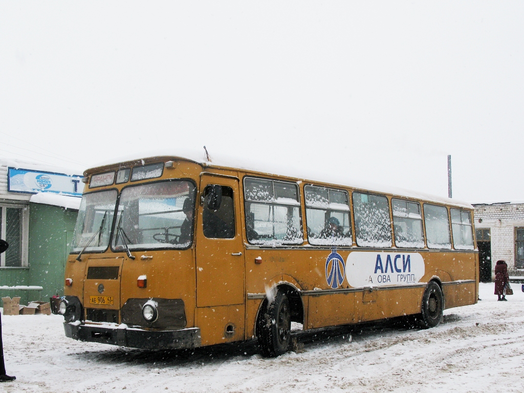 Яранск, LiAZ-677М № АЕ 906 43