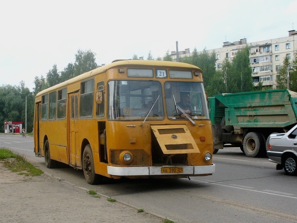 Новочебоксарск, LiAZ-677М # АВ 390 21