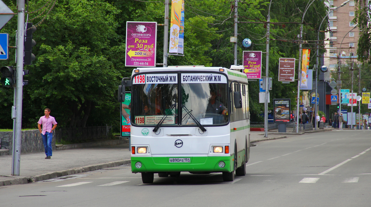 Novosibirsk, LiAZ-5256.36 č. В 890 РЕ 154