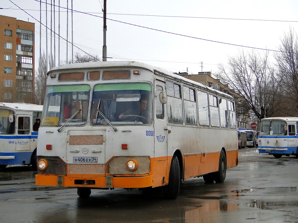 Volgograd, LiAZ-677 # 8050